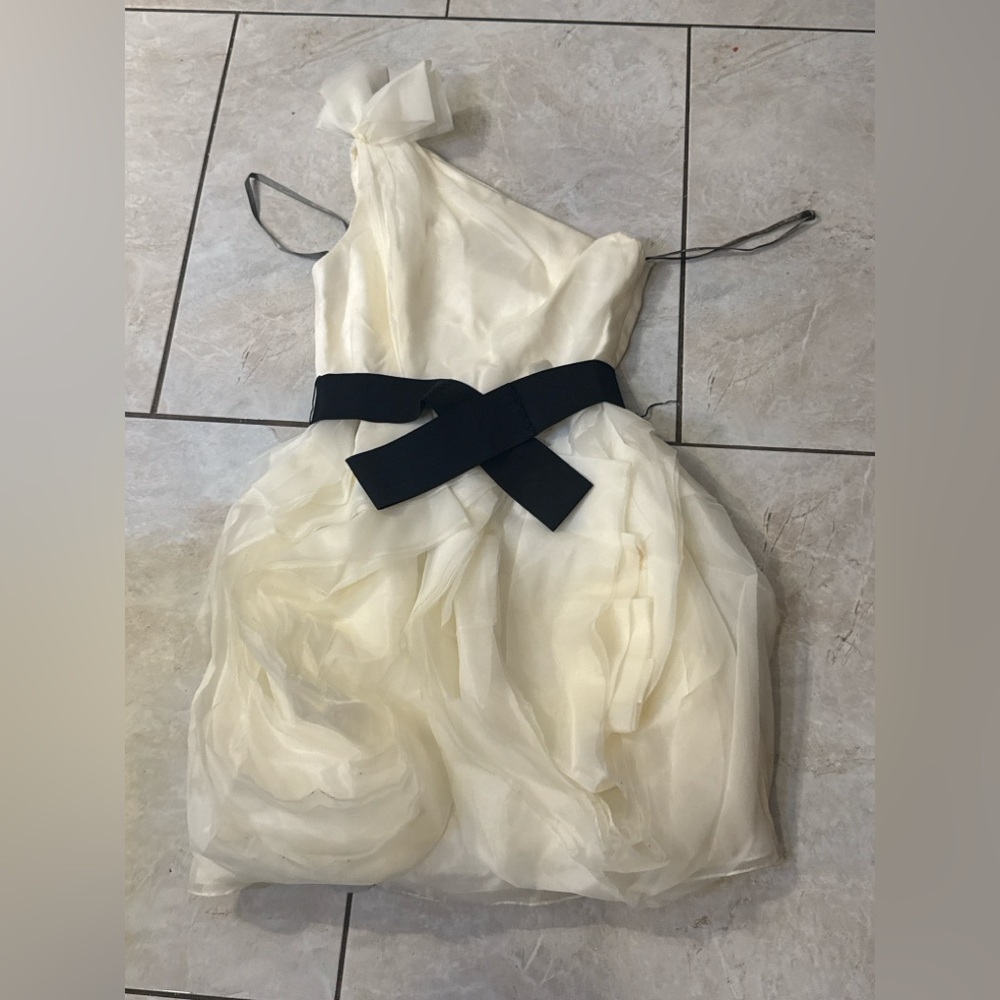 White by Vera Wang Ivory One-Shoulder Tulle Dress with Black Waist Bow - Picture 2 of 3